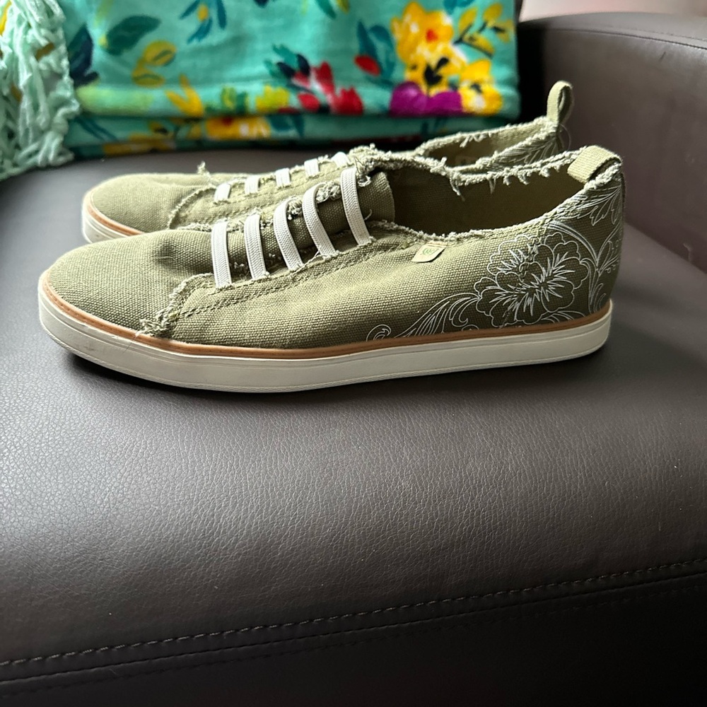 Olive Canvas Women's Floral Loafers